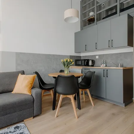 Sleep And Fly With Parking, Lotnisko, Self Check In 24-7 - - Fair * Wroclaw