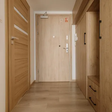 Apartmán Sleep And Fly With Parking, Lotnisko, Self Check In 24-7 - - Fair Vratislav