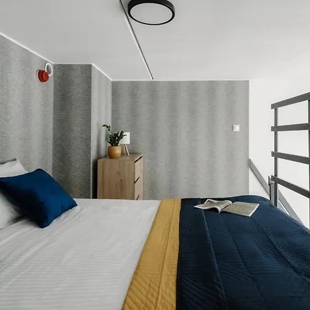 Sleep And Fly With Parking, Lotnisko, Self Check In 24-7 - - Fair * Vratislav