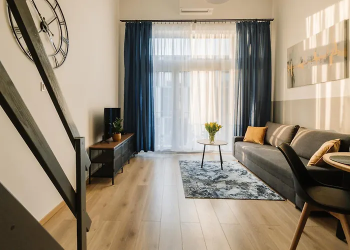 Sleep And Fly With Parking, Lotnisko, Self Check In 24-7 - - Fair Apartment Wroclaw