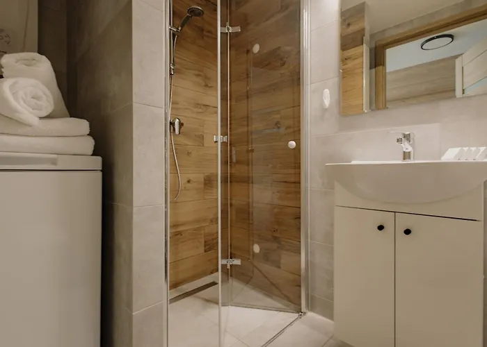 Sleep And Fly With Parking, Lotnisko, Self Check In 24-7 - - Fair