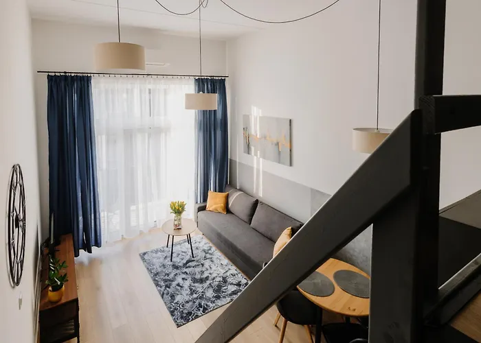 Apartment Sleep And Fly With Parking, Lotnisko, Self Check In 24-7 - - Fair *