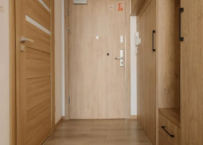 Apartment Sleep And Fly With Parking, Lotnisko, Self Check In 24-7 - - Fair Wroclaw