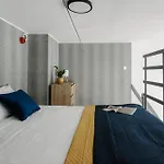 Sleep And Fly With Parking, Lotnisko, Self Check In 24-7 - - Fair * Wrocław