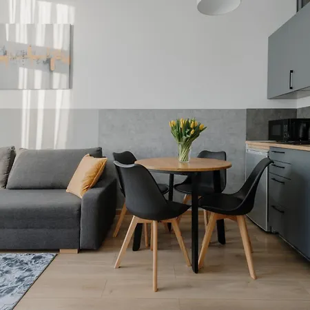 Sleep And Fly With Parking, Lotnisko, Self Check In 24-7 - - Fair * Wrocław