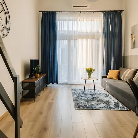 Sleep And Fly With Parking, Lotnisko, Self Check In 24-7 - - Fair 아파트 브로츠와프