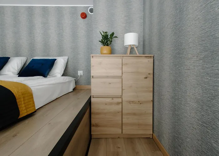 Sleep And Fly With Parking, Lotnisko, Self Check In 24-7 - - Fair