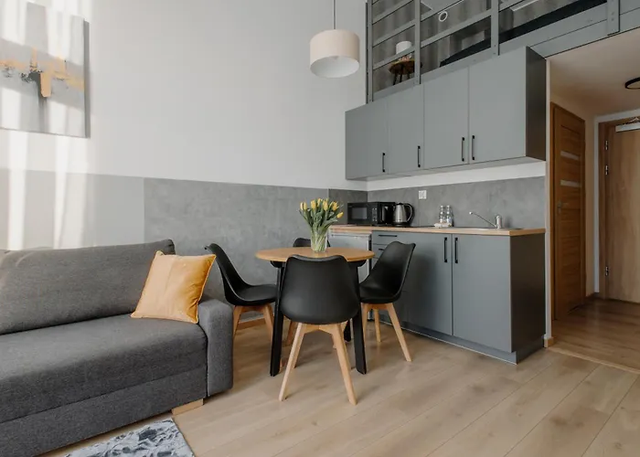 Sleep And Fly With Parking, Lotnisko, Self Check In 24-7 - - Fair * 브로츠와프