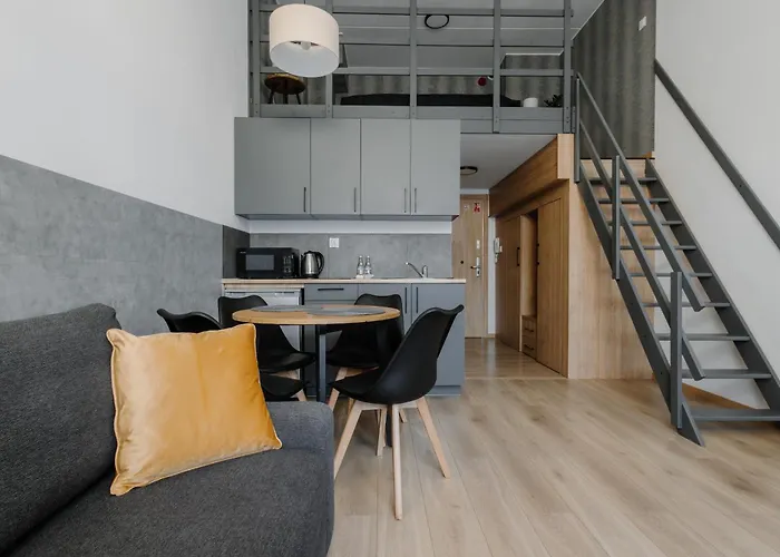 Sleep And Fly With Parking, Lotnisko, Self Check In 24-7 - - Fair *