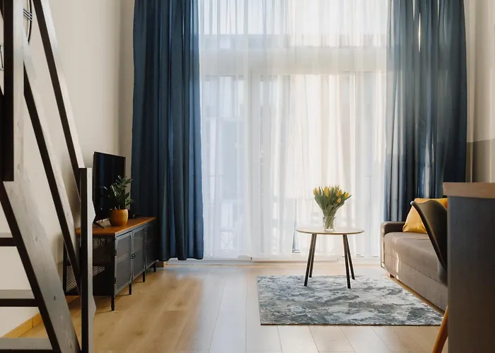 Sleep And Fly With Parking, Lotnisko, Self Check In 24-7 - - Fair * 브로츠와프